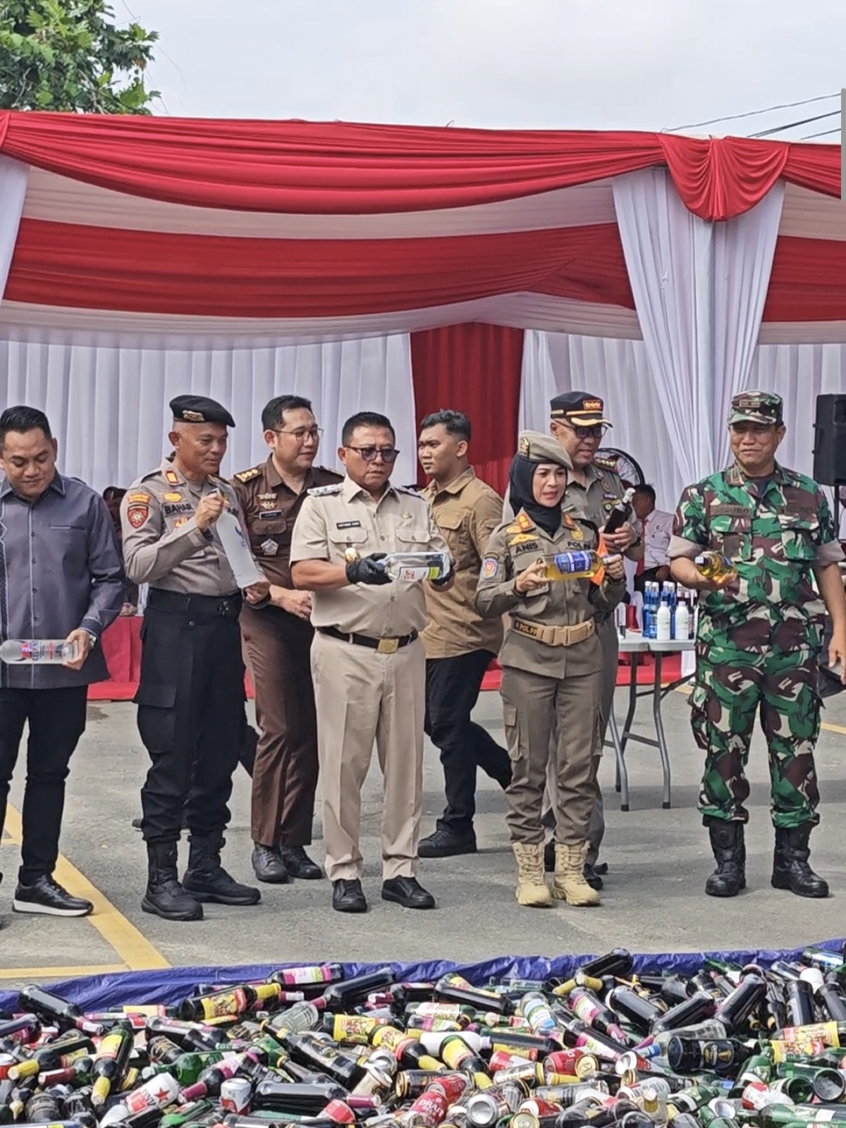 Pemkot Samarinda Musnahkan Ribuan Botol Miras Ilegal