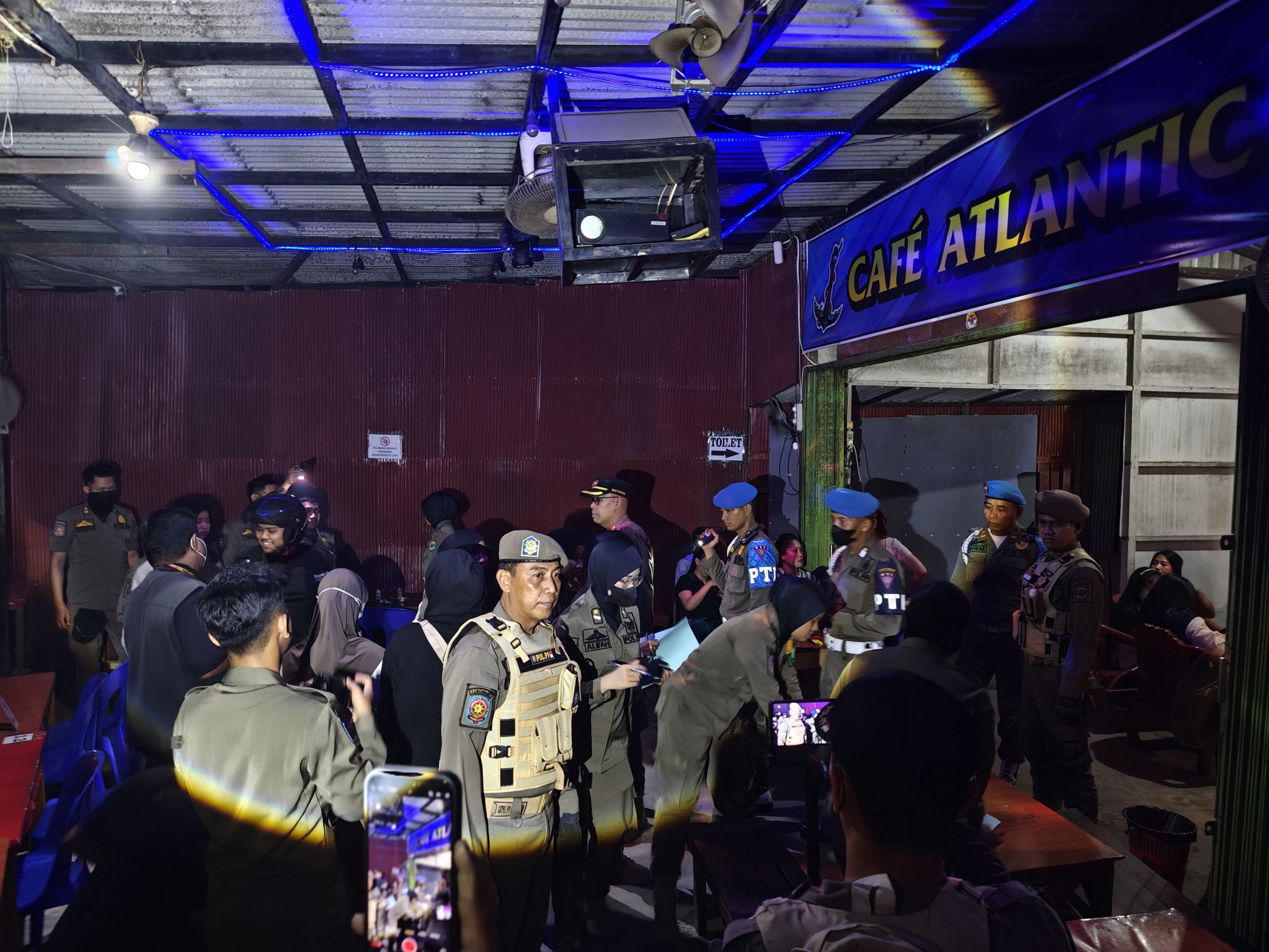 Razia Satpol PP Kaltim Ungkap Prostitusi Berkedok Kafe di Kapten Soedjono