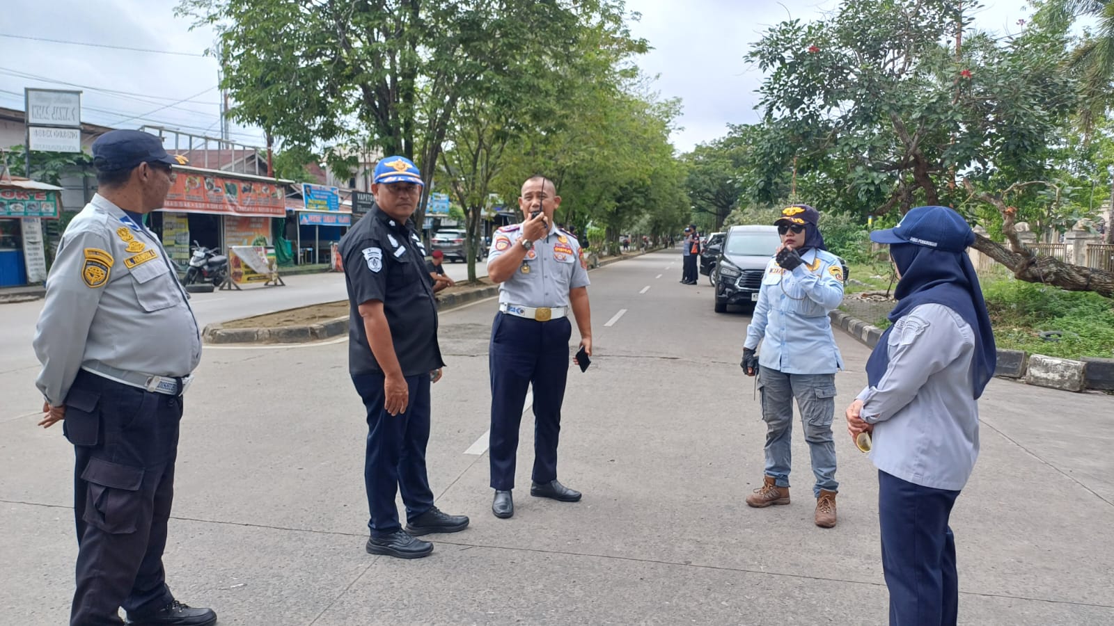Dishub dan Satlantas Tertibkan Parkir Semrawut Jalan Anggi